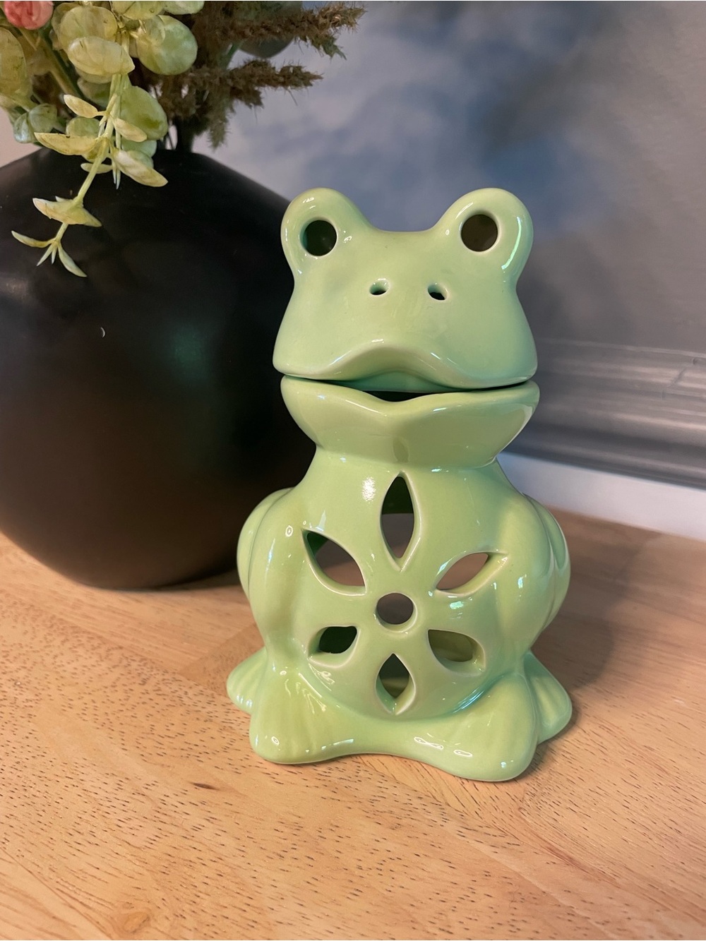 Ceramic Green Frog Tea Light Holder